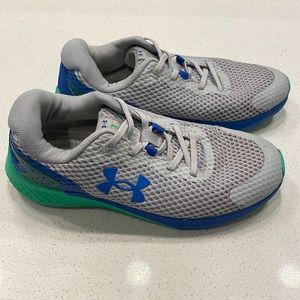 Boys Under Armour tennis shoes size 2.5y